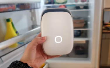 Shelfy vor Kuehlschrank