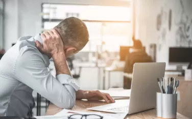 Nackenschmerzen loesen und vorbeugen