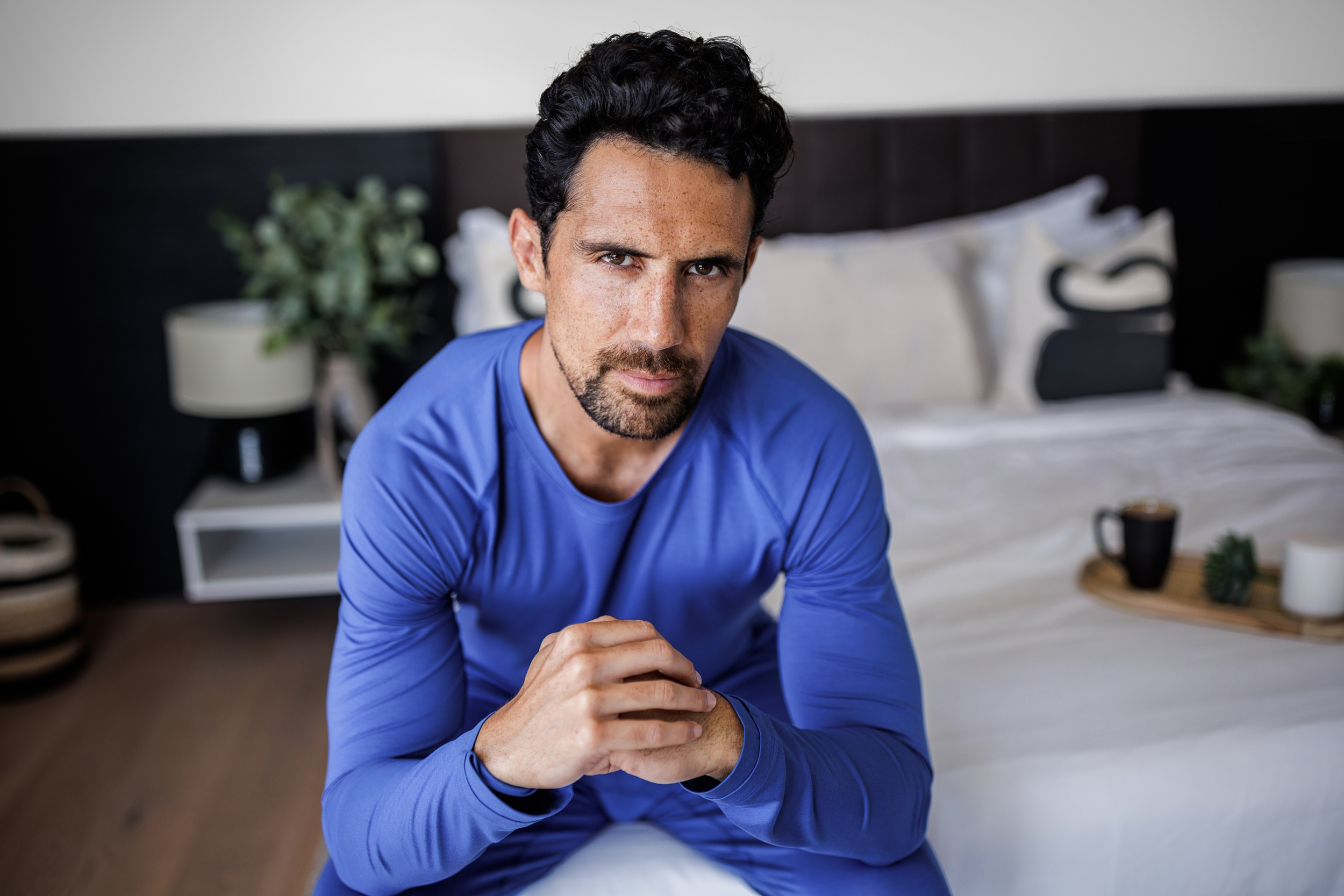 Recovery_Men_Ls-top_Pants_Azure-blue_indoor
