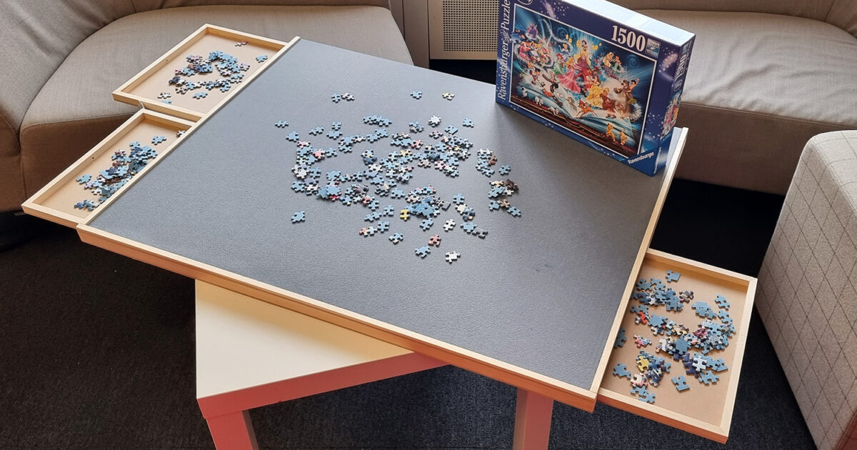 Puzzeln einfach gemacht mit diesem Tisch